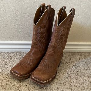 Like new Justin’s a square toe boots